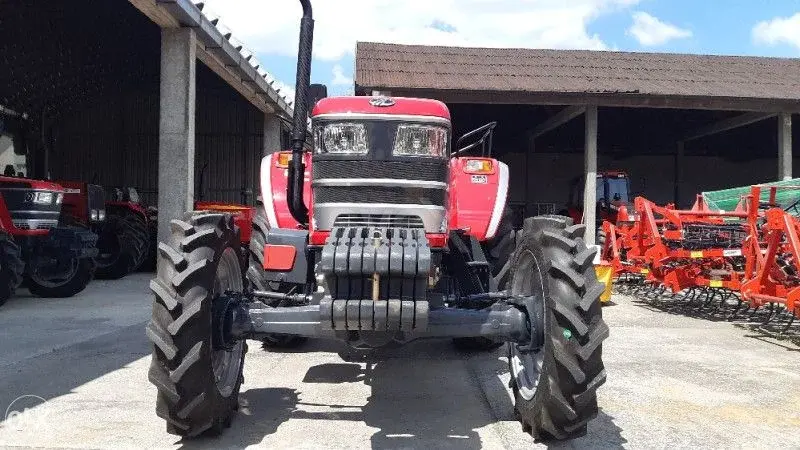 Traktori MAHINDRA