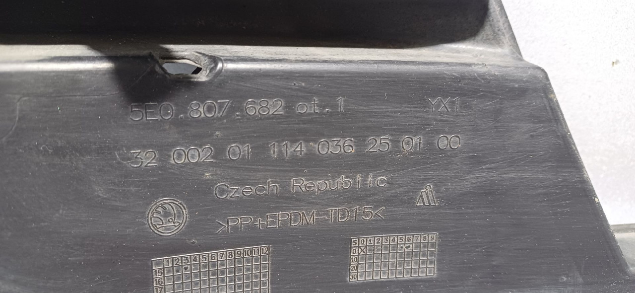 RESETKA BRANIKA SKODA OCTAVIA > 13-16 5E0807682