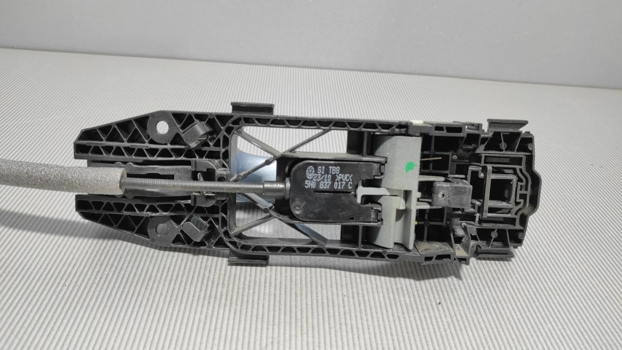 DIJELOVI RUCKA VRATA VW POLO > 09-14 5N0839885H