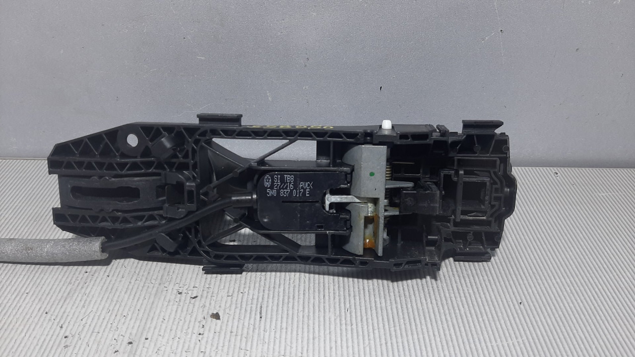 DIJELOVI RUCKA VRATA SEAT LEON > 13-16 5N0839885H