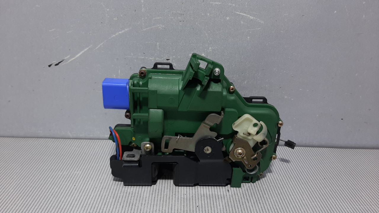 DIJELOVI BRAVA VRATA VW T5 > 03-09 3B1837016BQ