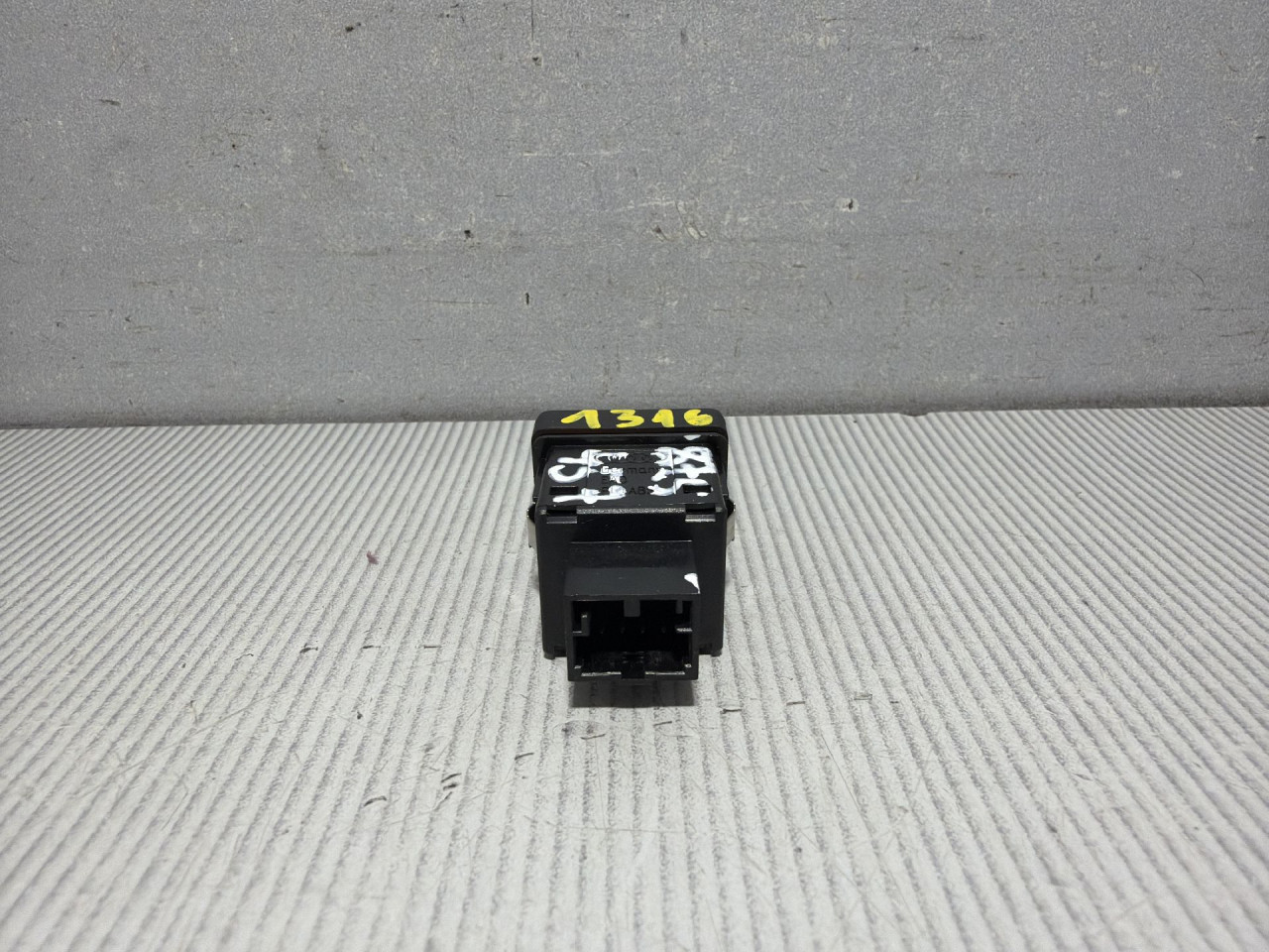 DIJELOVI PREKIDAC AUDI A4 (B9) > 15-18 2.0 8W0941509A