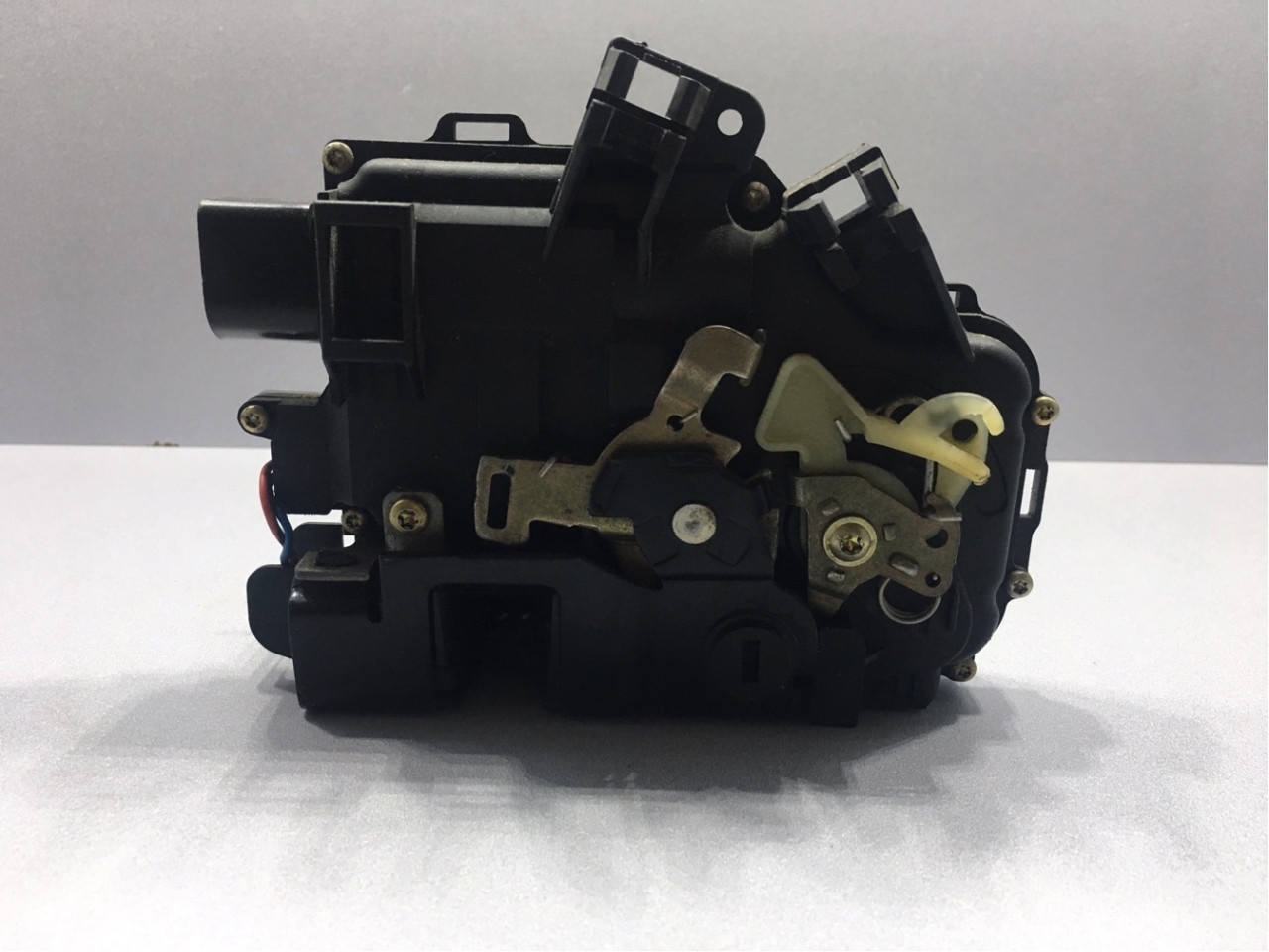 DIJELOVI BRAVA VRATA AUDI A6 > 01-04 4B0839016G