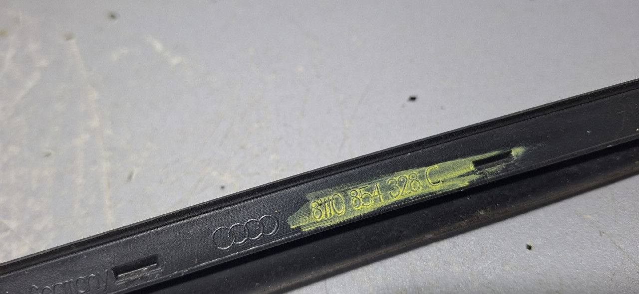 DIJELOVI LAJSNA AUDI A4 (B9) > 15-18 2.0 8W0854328C