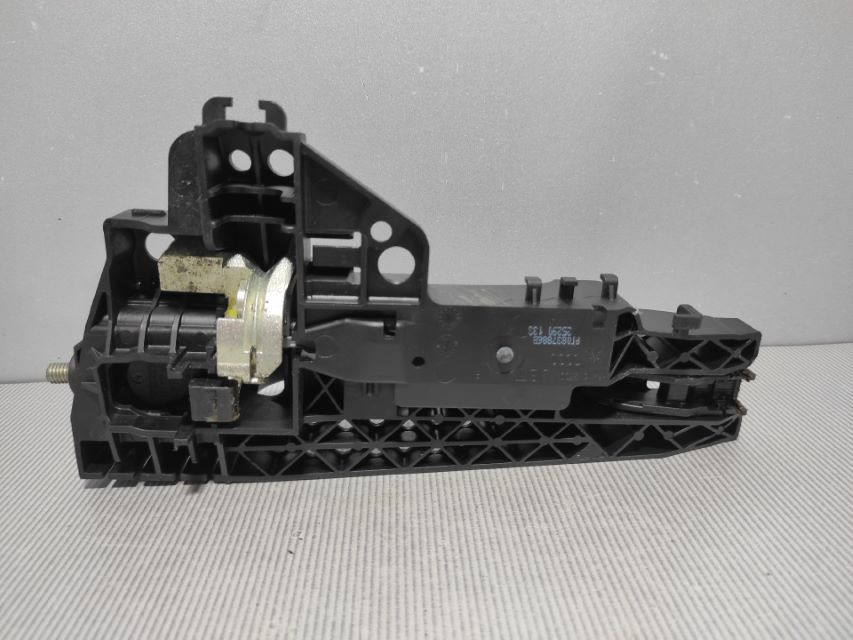DIJELOVI RUCKA VRATA AUDI Q5 > 12-16 8T0837886B