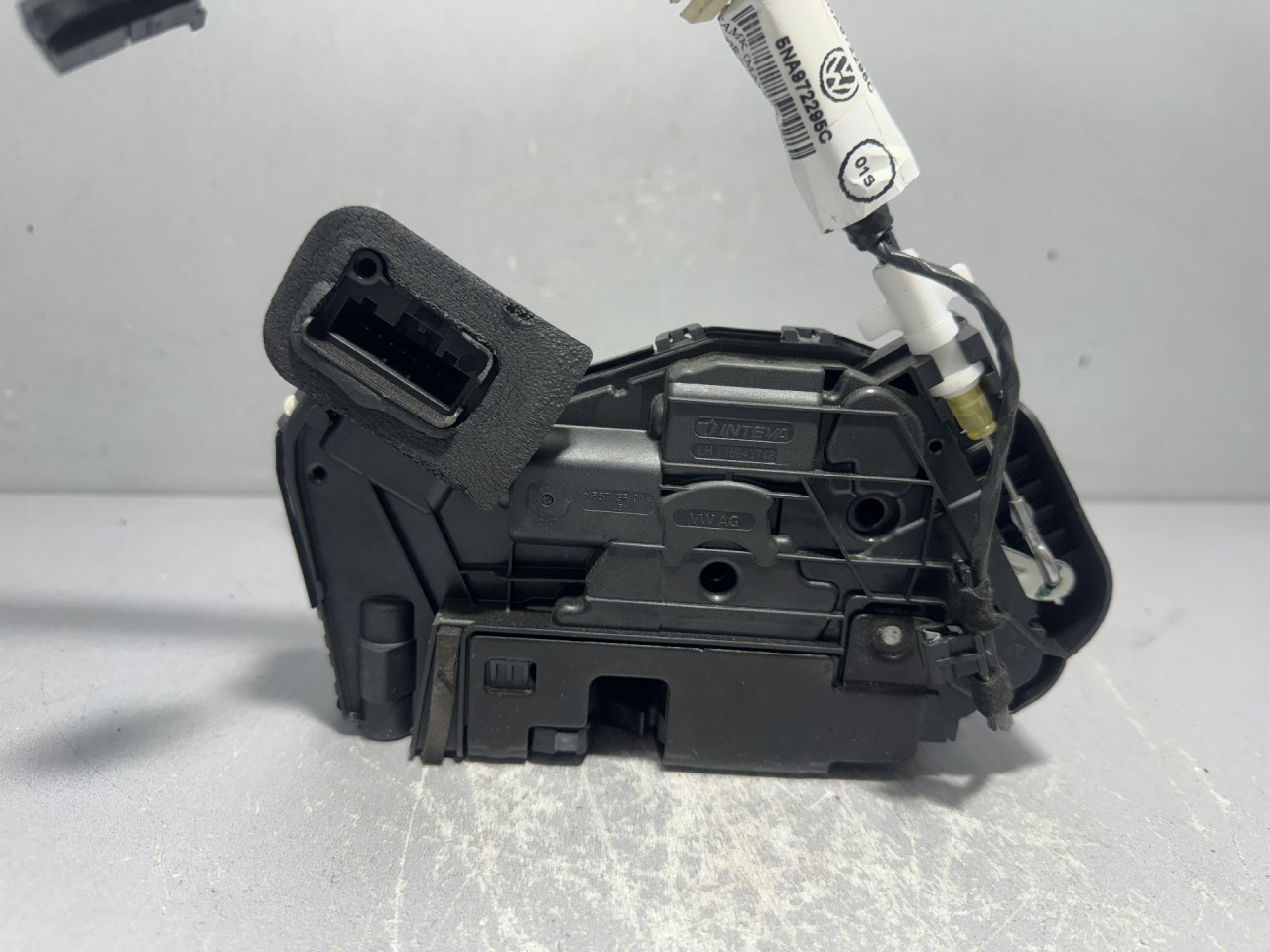 DIJELOVI BRAVA VRATA VW TIGUAN > 20- 5NC837015D