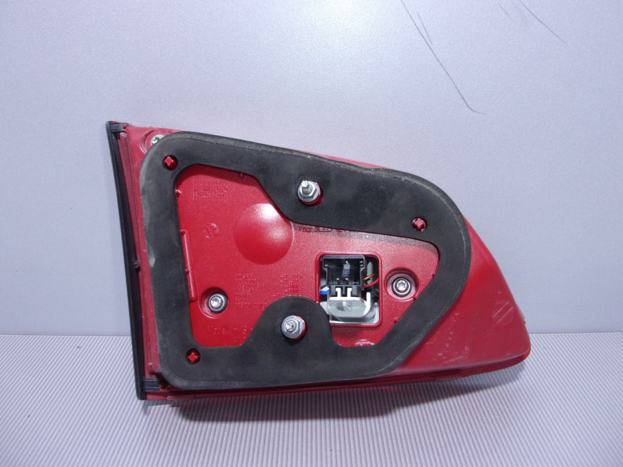 STOP SVJETLO VW PASSAT B7 > 10-14 VW055016