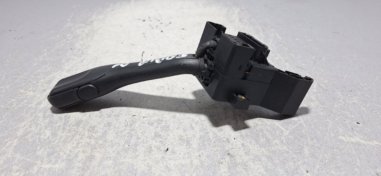 DIJELOVI RUCICE VOLANA SKODA FABIA > 00-04 4B0953503H
