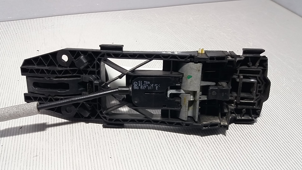 DIJELOVI RUCKA VRATA VW GOLF 7 > 12-16 5N0839885H