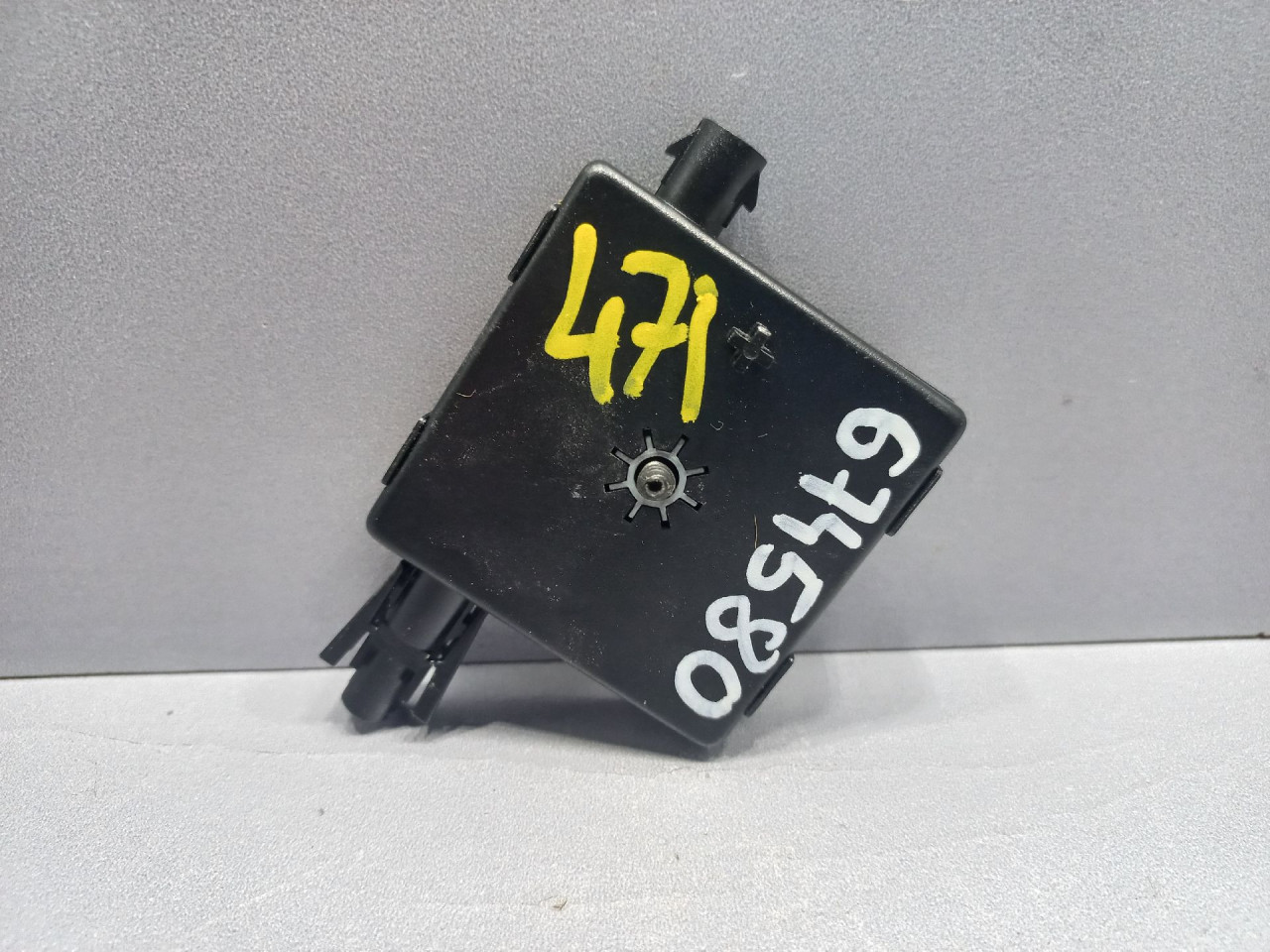 DIJELOVI ANTENA BMW X4 (F26) > 13-18 65209270490
