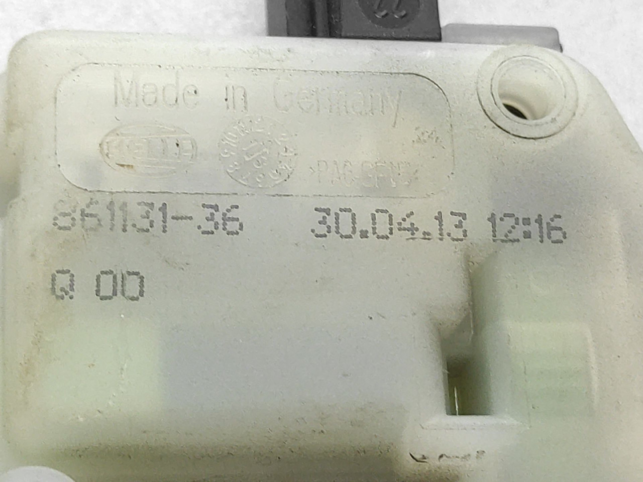 MOTORIC POKLOPCA REZERVOARA VOLVO S60/V60 > 14- 8611313