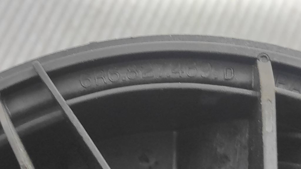 DIJELOVI ZADNJI ZNAK VW POLO > 14-17 6R6827469D