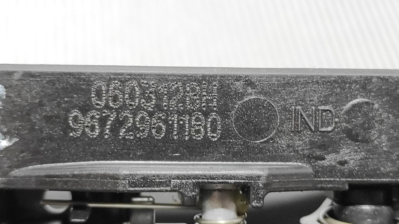 RUCKA VRATA PEUGEOT 208 > 15-19 9672961180