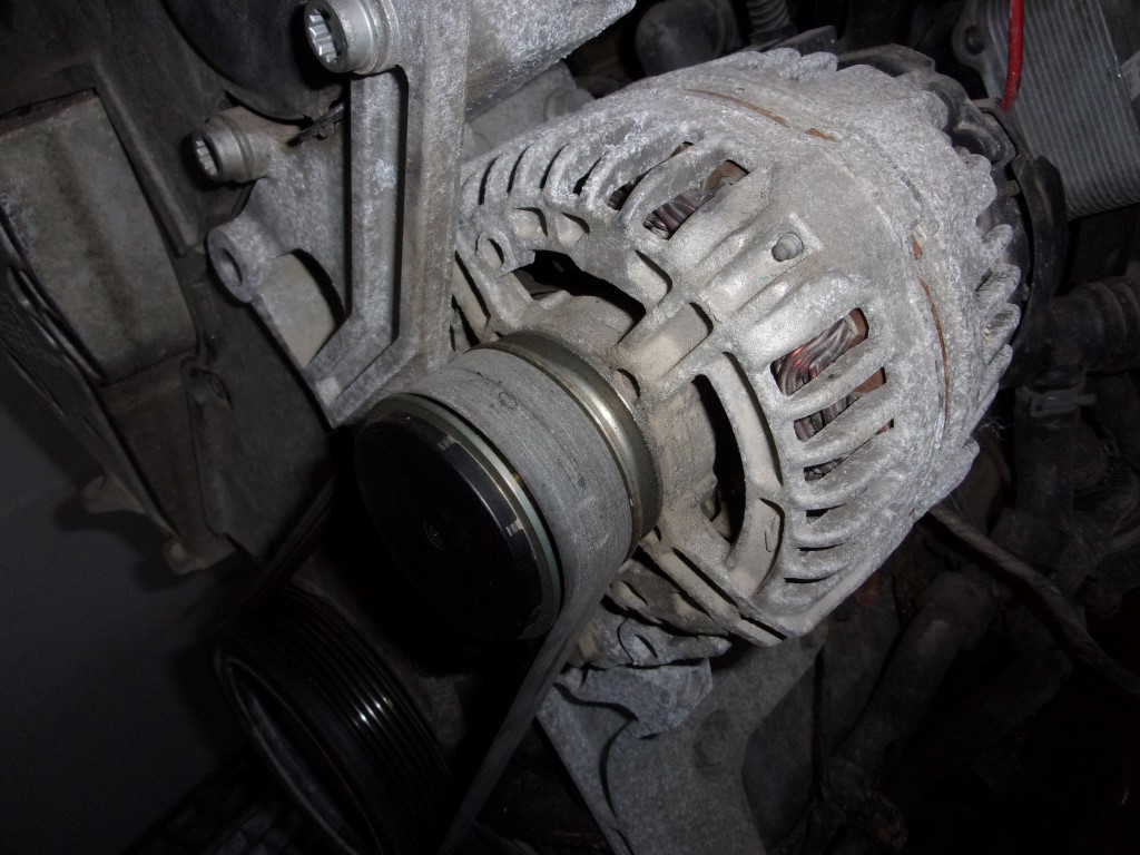 DIJELOVI ALTERNATOR VW CADDY > 10-15 06F903023D