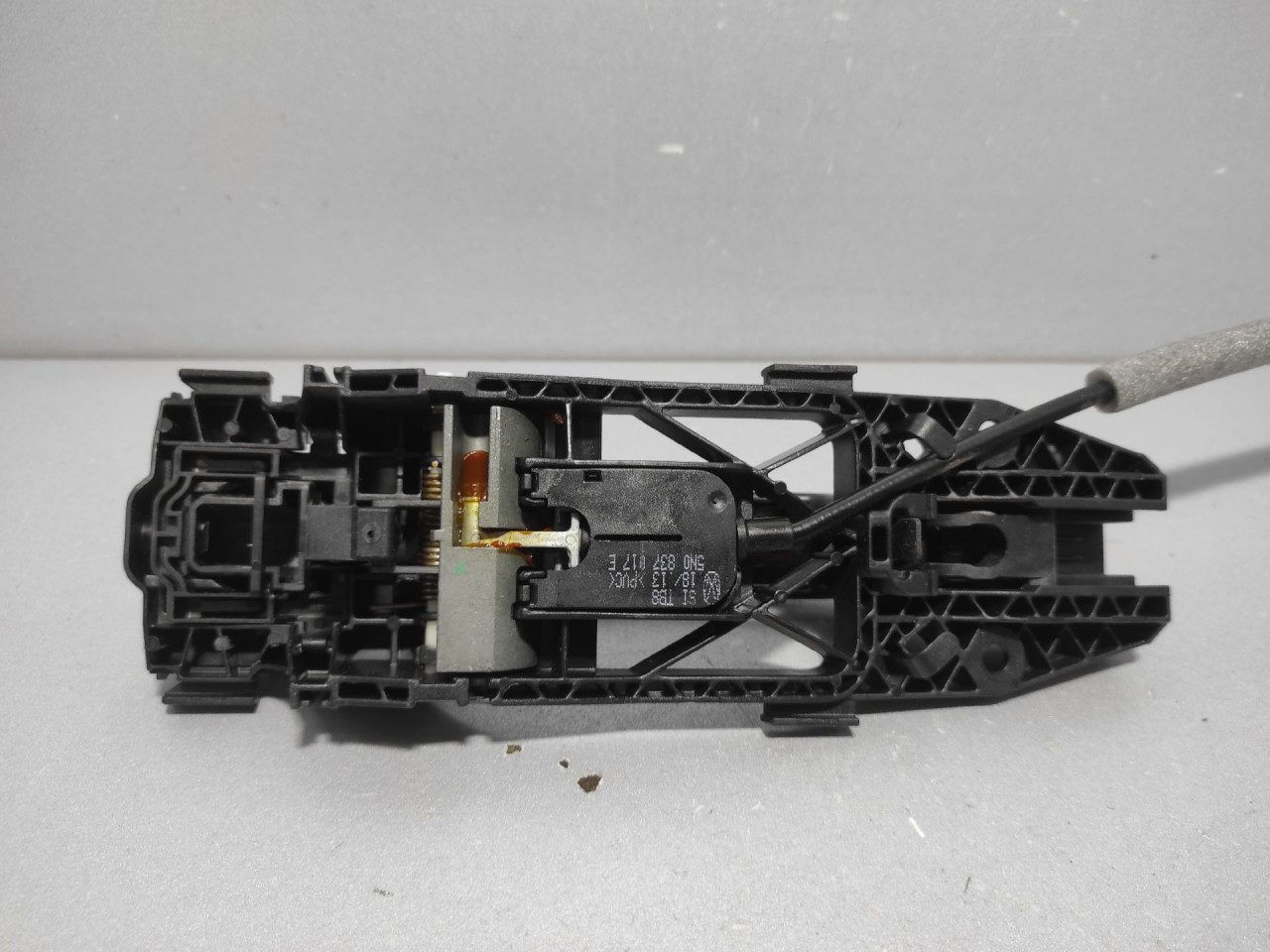 DIJELOVI RUCKA VRATA VW POLO > 09-14 5N0839885H