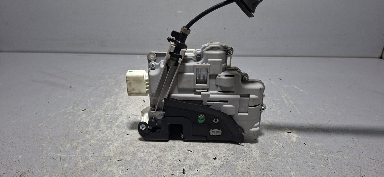 DIJELOVI BRAVA VRATA AUDI Q3 > 11-15 4G0839016A