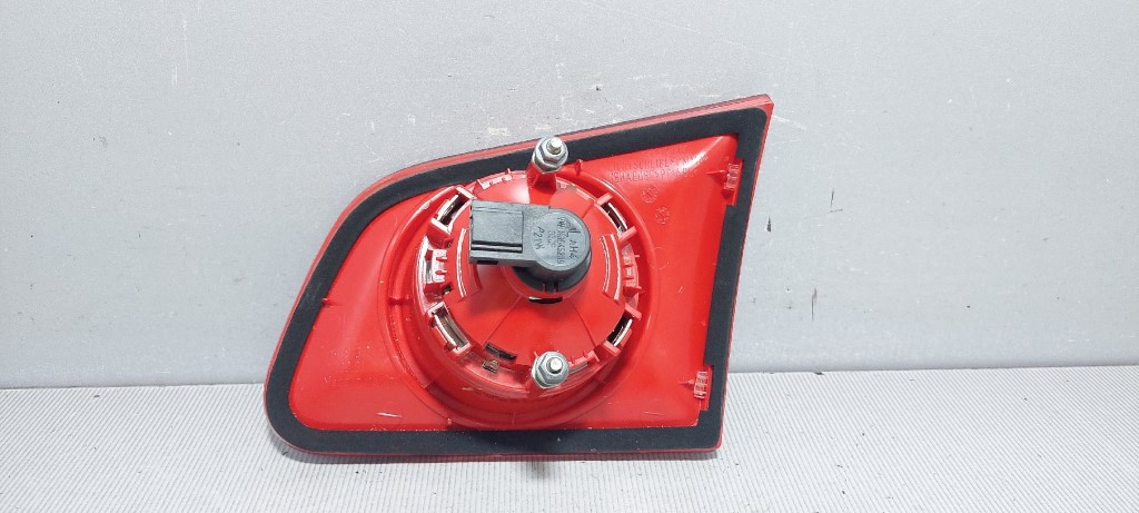 STOP SVJETLO VW PASSAT B6 > 05-10 3C9945093
