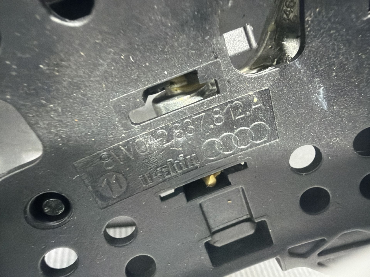 DIJELOVI RUCKA VRATA AUDI A4 (B9) > 15-18 2.0 8W02837812A