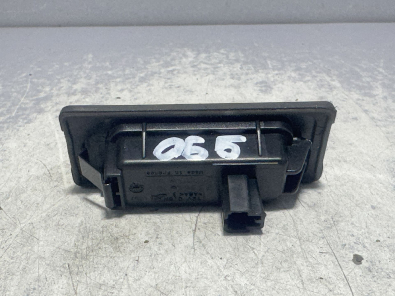 RASVJETA TABLICA AUDI A3 (8Y) > 20 -  5NA943021