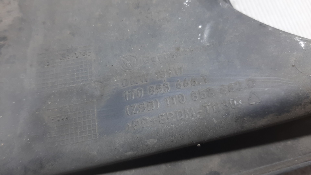 PLASTIKA BRANIKA VW CADDY > 10-15 1T0853666T