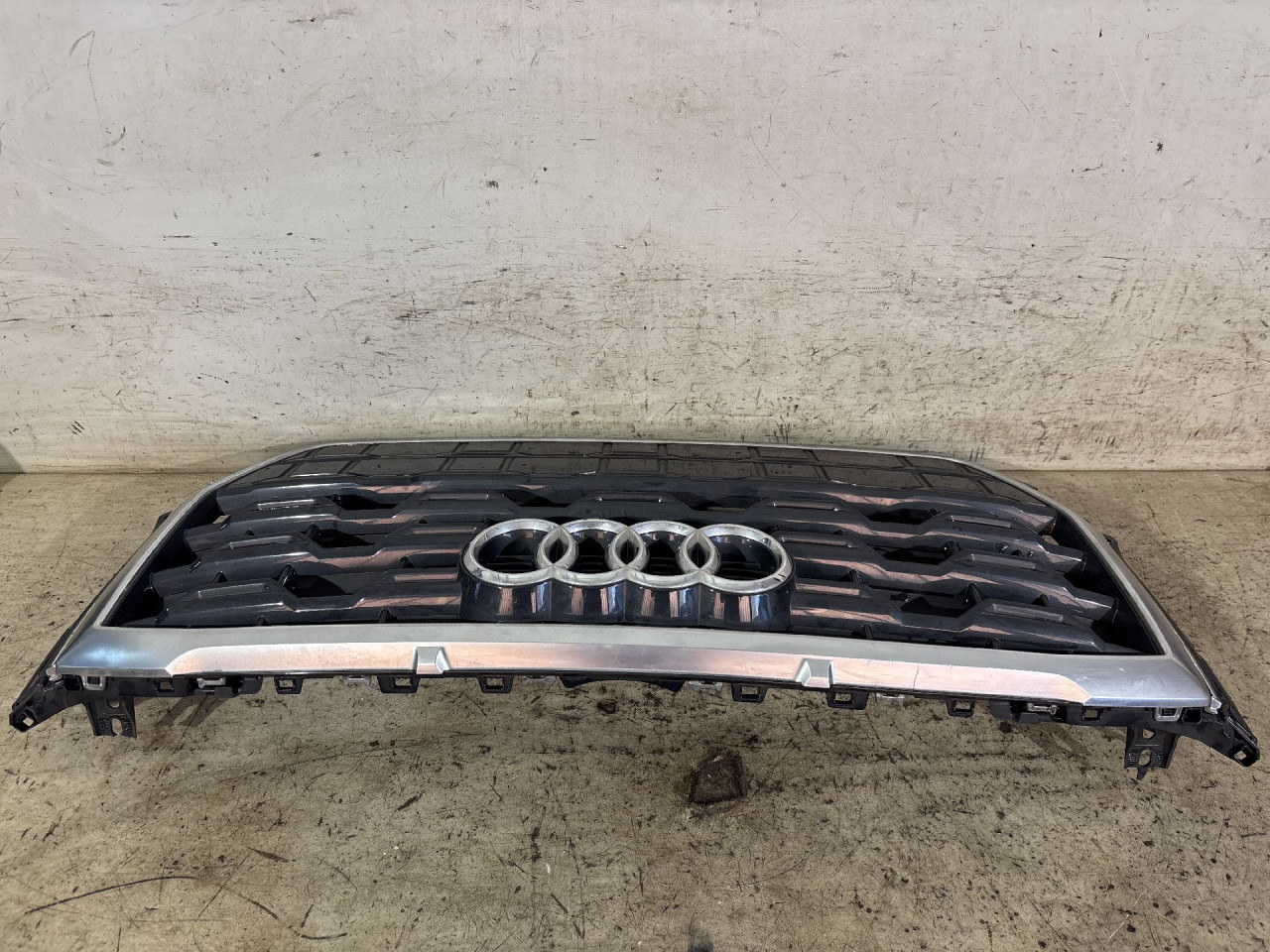 DIJELOVI MASKA AUDI Q2 > 20-