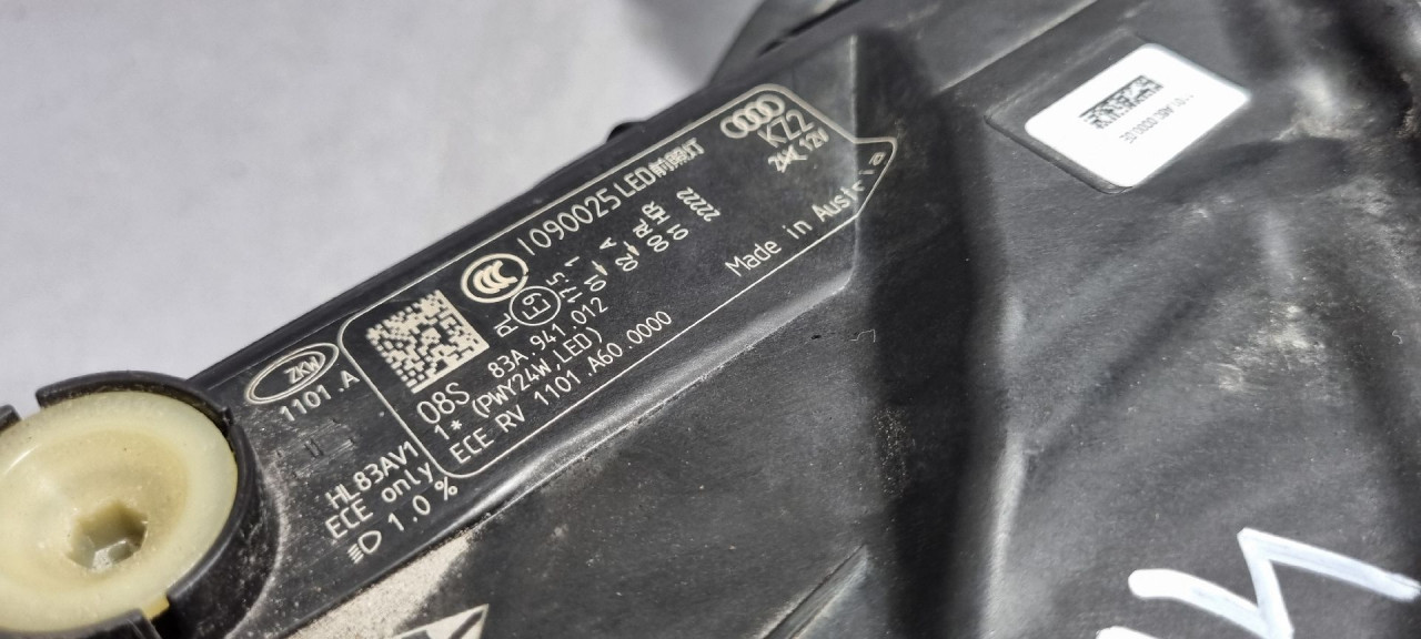 DIJELOVI FAR AUDI Q3 > 18- 83A941012