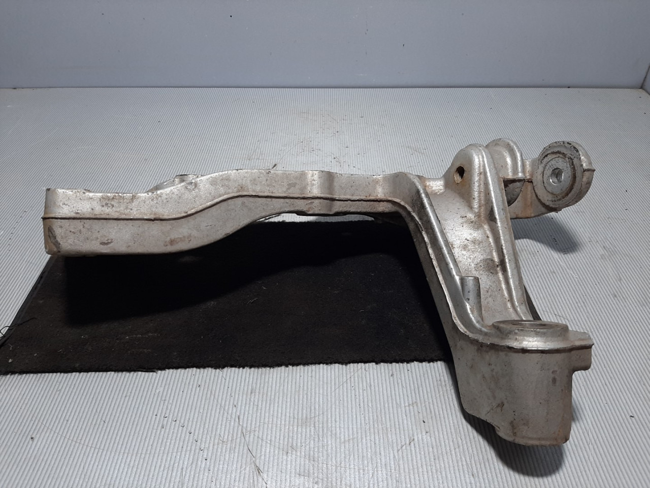 DIJELOVI NOSAC LAFETE VW GOLF 5 > 03-08 1K0199295E
