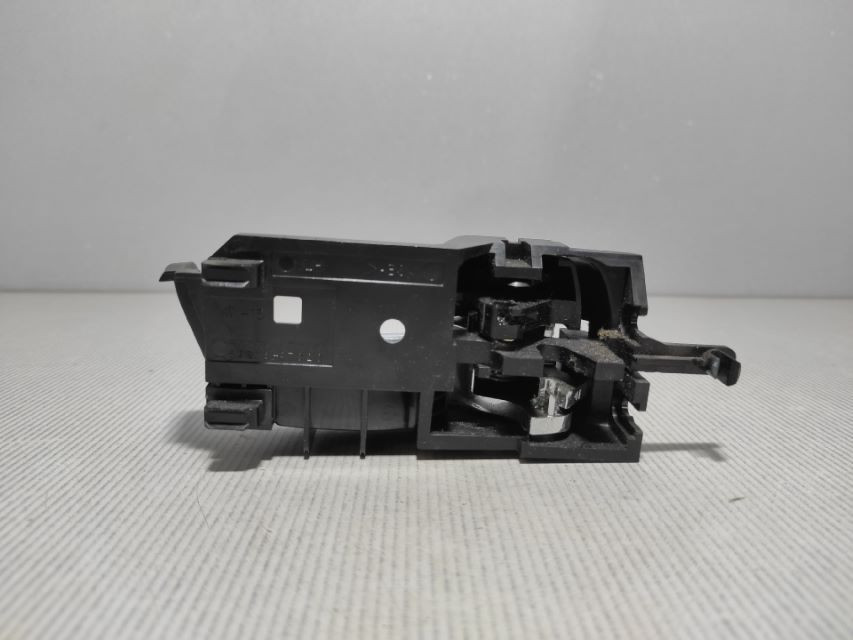 UNUTRASNJA RUCKA VRATA TOYOTA PRIUS XW20 > 04-09 69274-