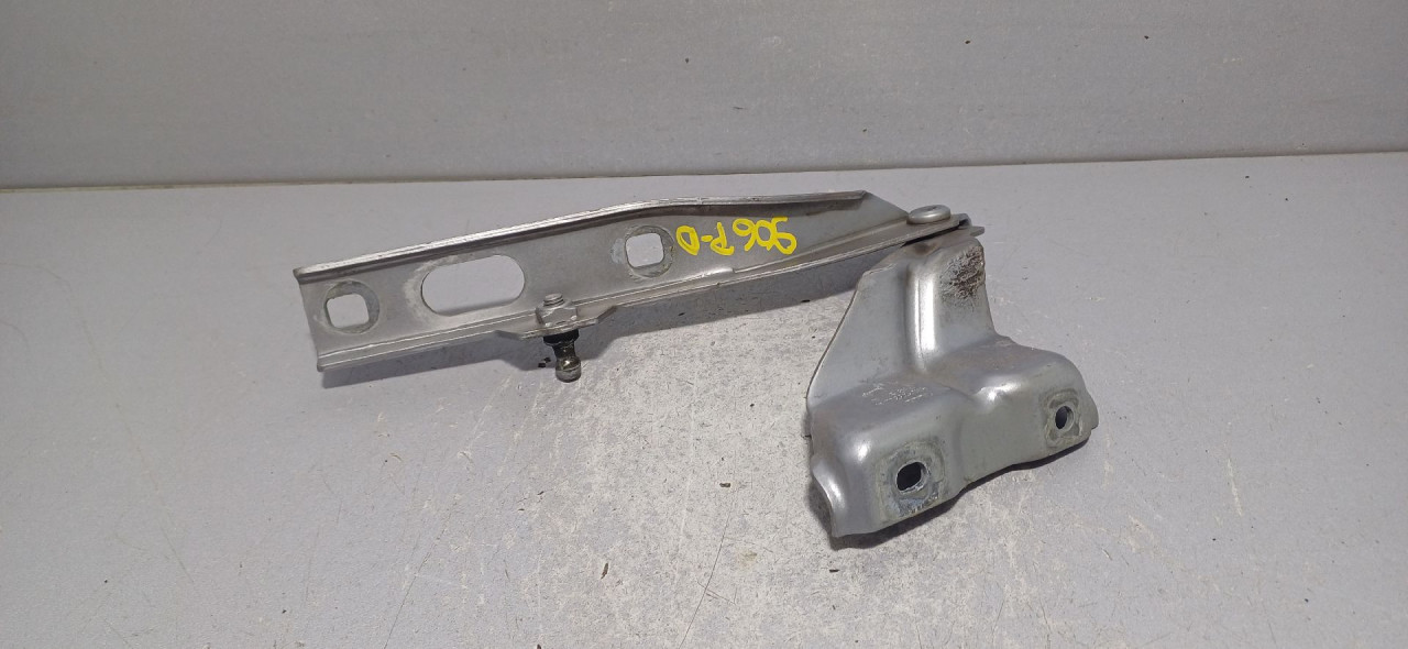 DIJELOVI SKARE OD HAUBE AUDI Q5 > 12-16 8R0823302A