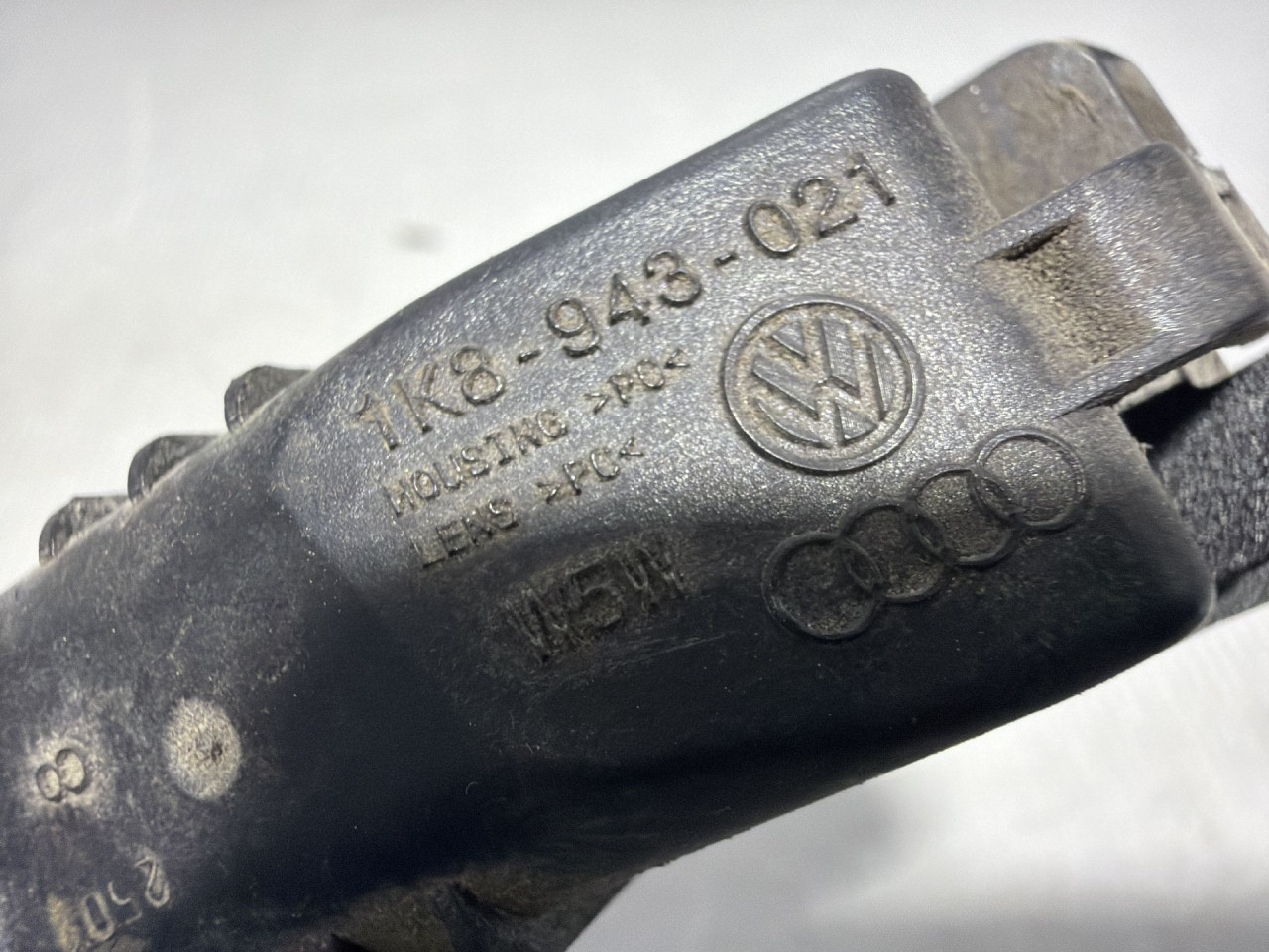 DIJELOVI RASVJETA TABLICA VW GOLF 7 > 12-16 1.6 1K8943021