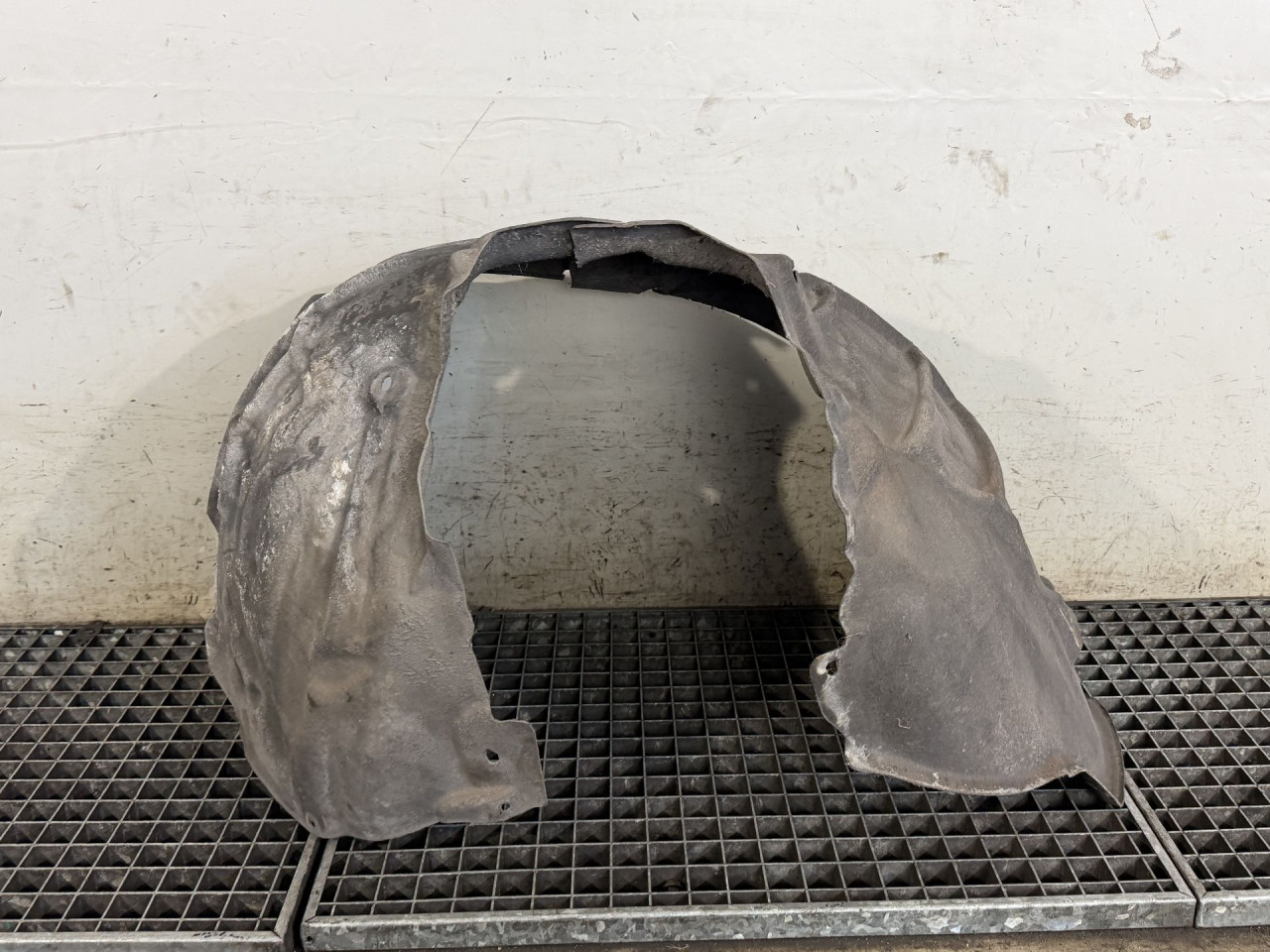 DIJELOVI UNUTRASNJI BLATOBRAN AUDI A4 (B9) > 15-18 2.0
