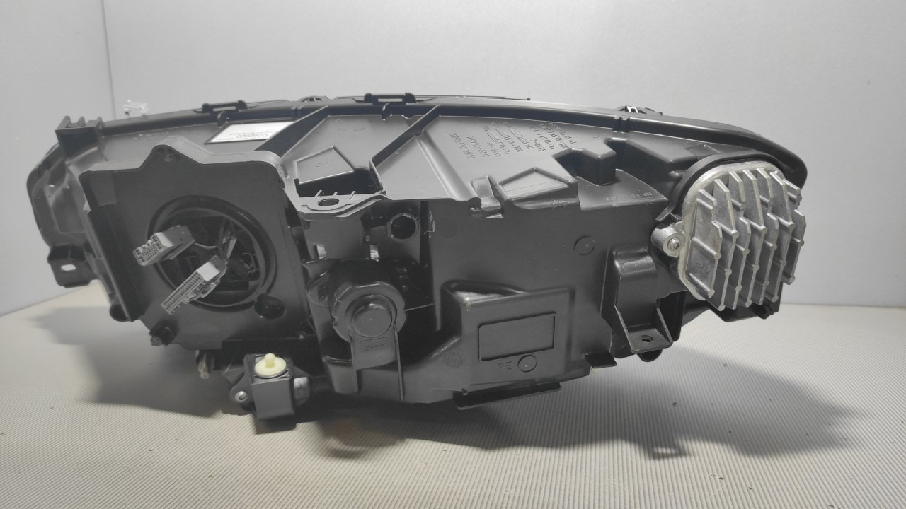 DIJELOVI FAR VOLVO V90 > 16- 32262020