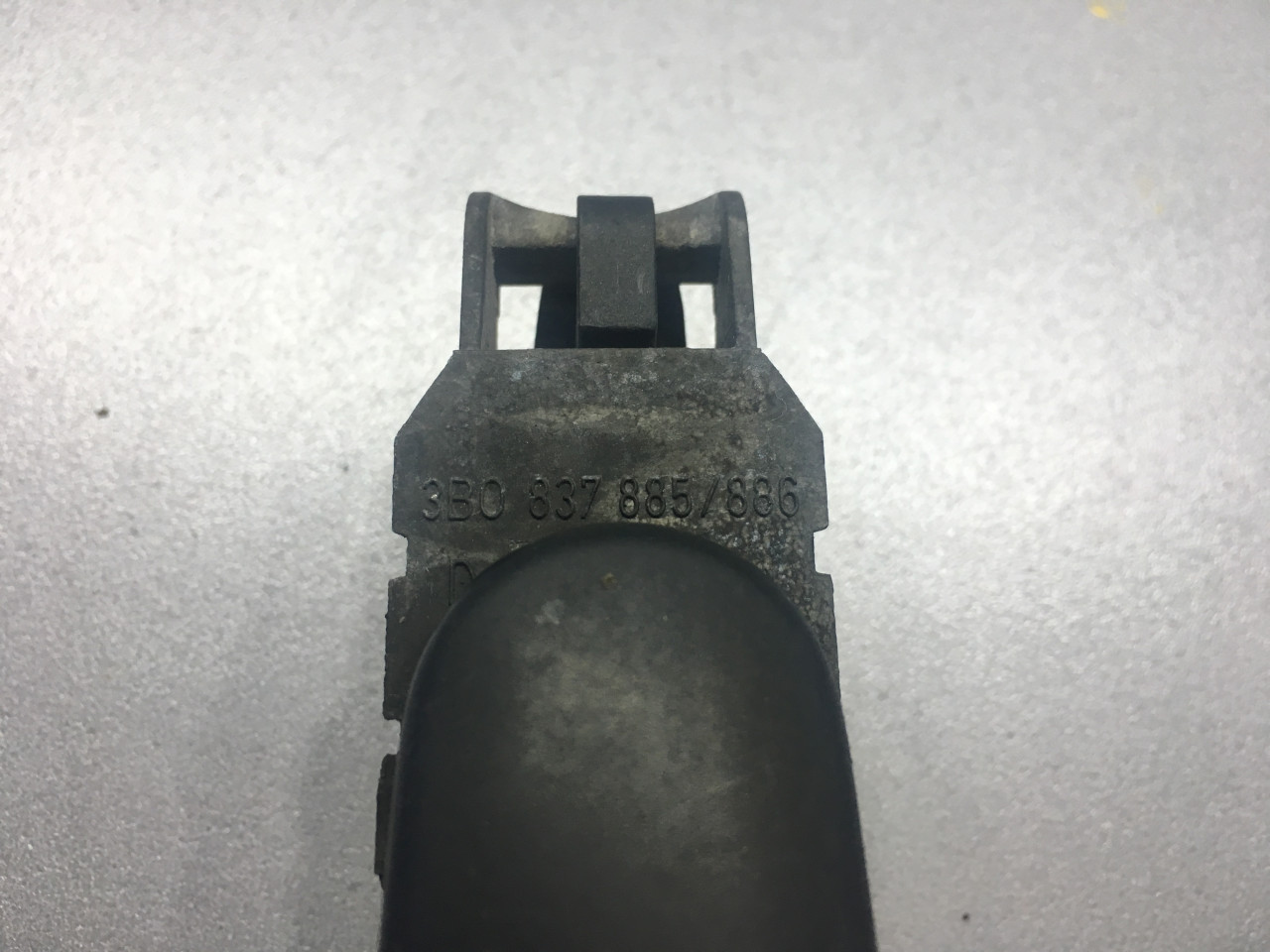 DIJELOVI RUCKA VRATA VW GOLF 4 > 97-03 3B0837885