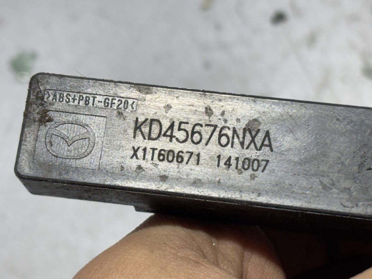 DIJELOVI ANTENA MAZDA 3 > 13-16 KD45676NXA