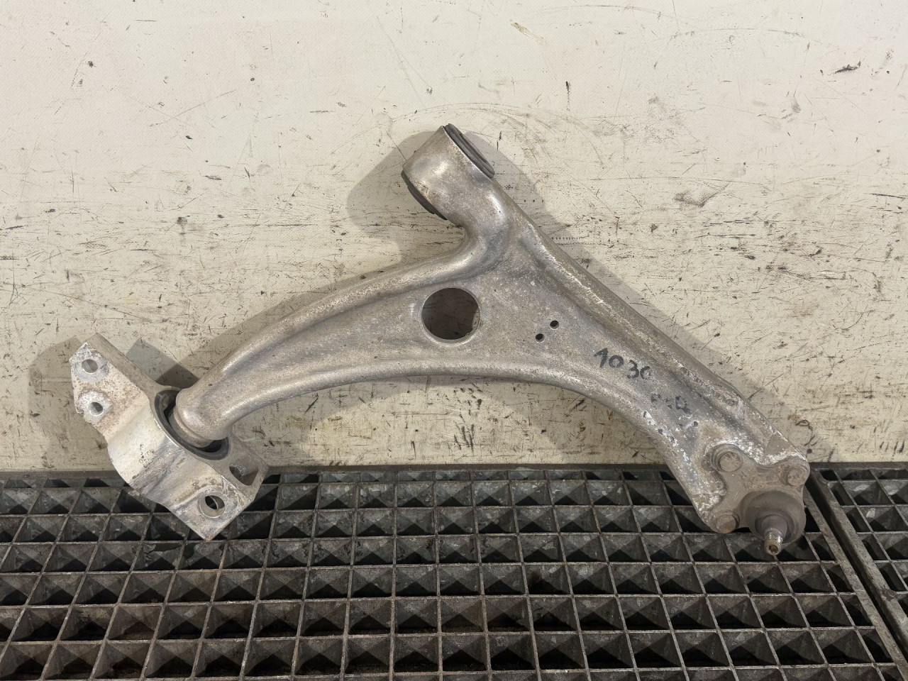DIJELOVI LAFETA AUDI Q3 > 11-15 3C0153D