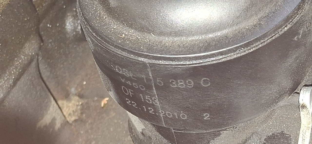 KUCISTE FILTERA ULJA VW PASSAT B7 > 10-14 03L115389C
