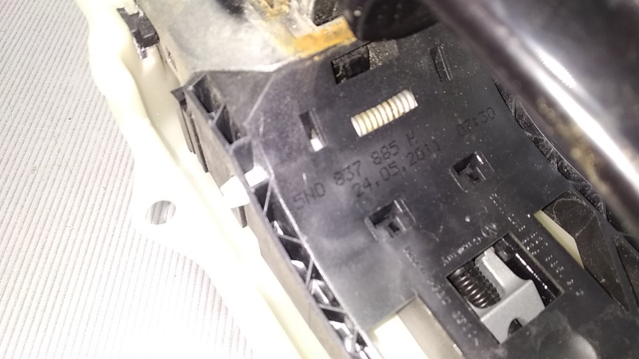 DIJELOVI RUCKA VRATA VW TIGUAN > 07-11 5N0837885H
