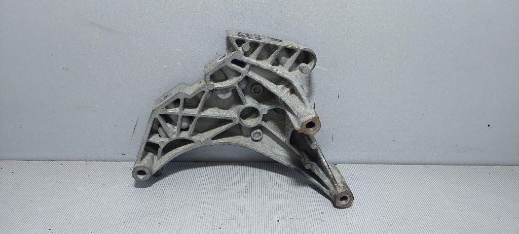 DIJELOVI NOSAC MOTORA VW GOLF 6 > 08-12 03L199207