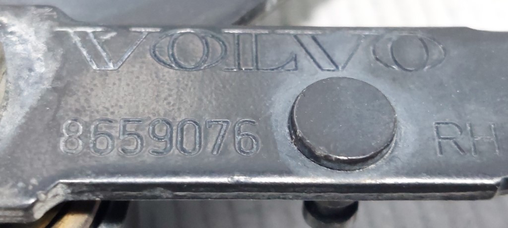 DIJELOVI BAGLAMA GEPEKA VOLVO XC90 > 02-06 8659076