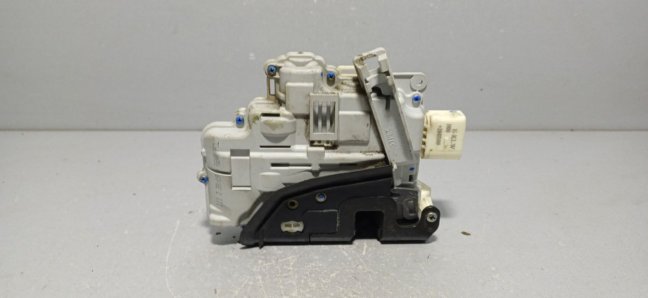 DIJELOVI BRAVA VRATA AUDI A6 > 04-08 4F0839015A