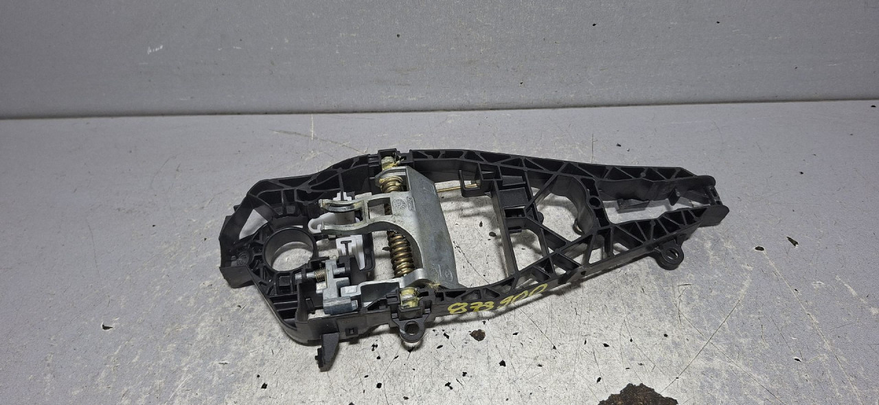 DIJELOVI RUCKA VRATA BMW X1 (F48) > 15-19 2.0 7401209