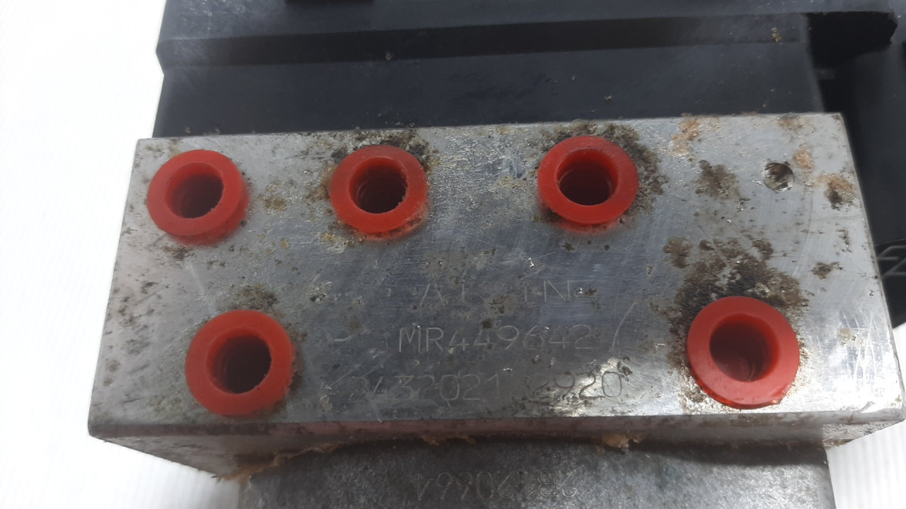 ABS ELEKTRONIKA MITSUBISHI L200 > 01-03 MR449642