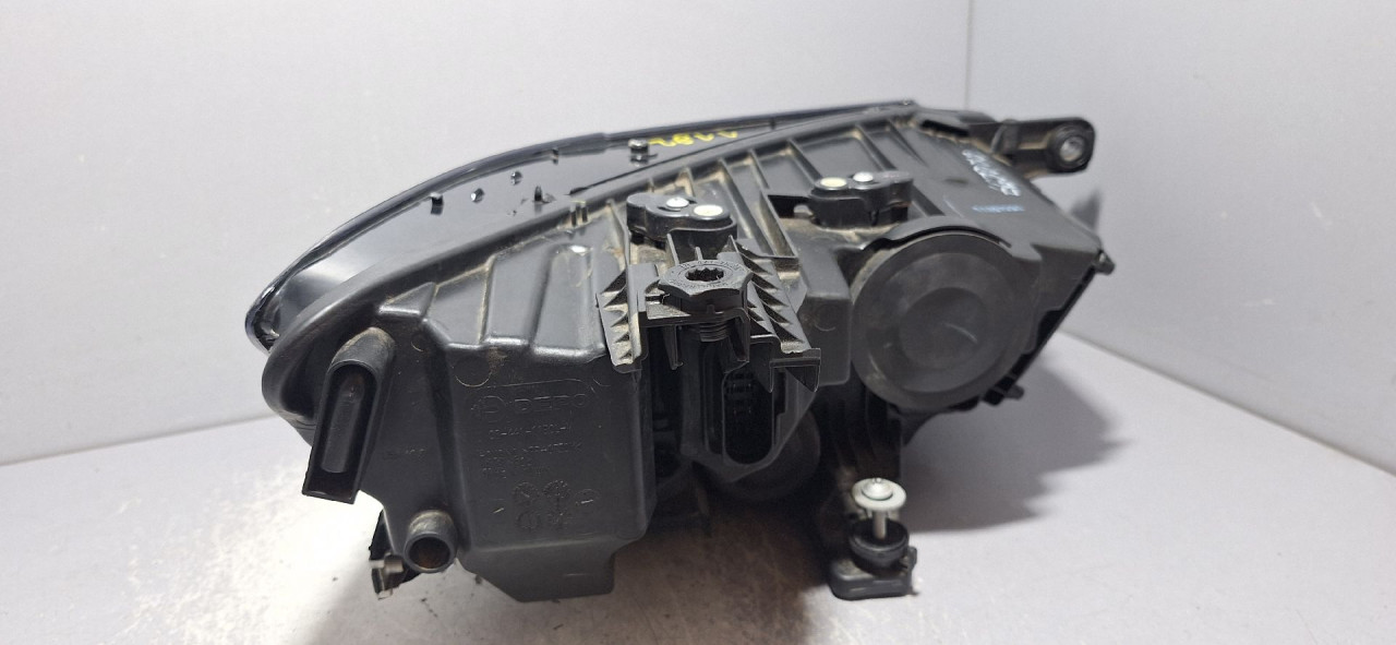 DIJELOVI FAR VW PASSAT B8 > 19 -