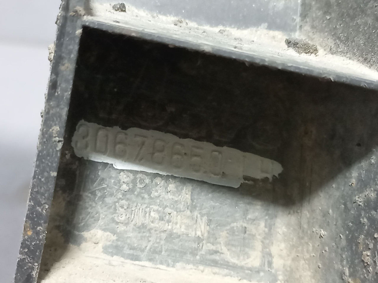 DIJELOVI NOSAC ZADNJEG BRANIKA VOLVO XC70 > 07-13 2.4 30678650