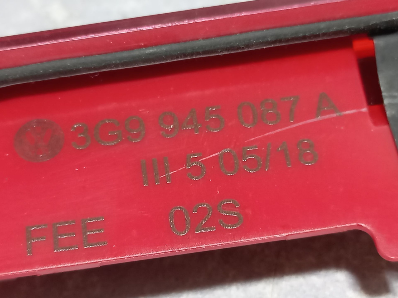 TRECE STOP SVJETLO VW PASSAT B8 > 14- 3G9945087A