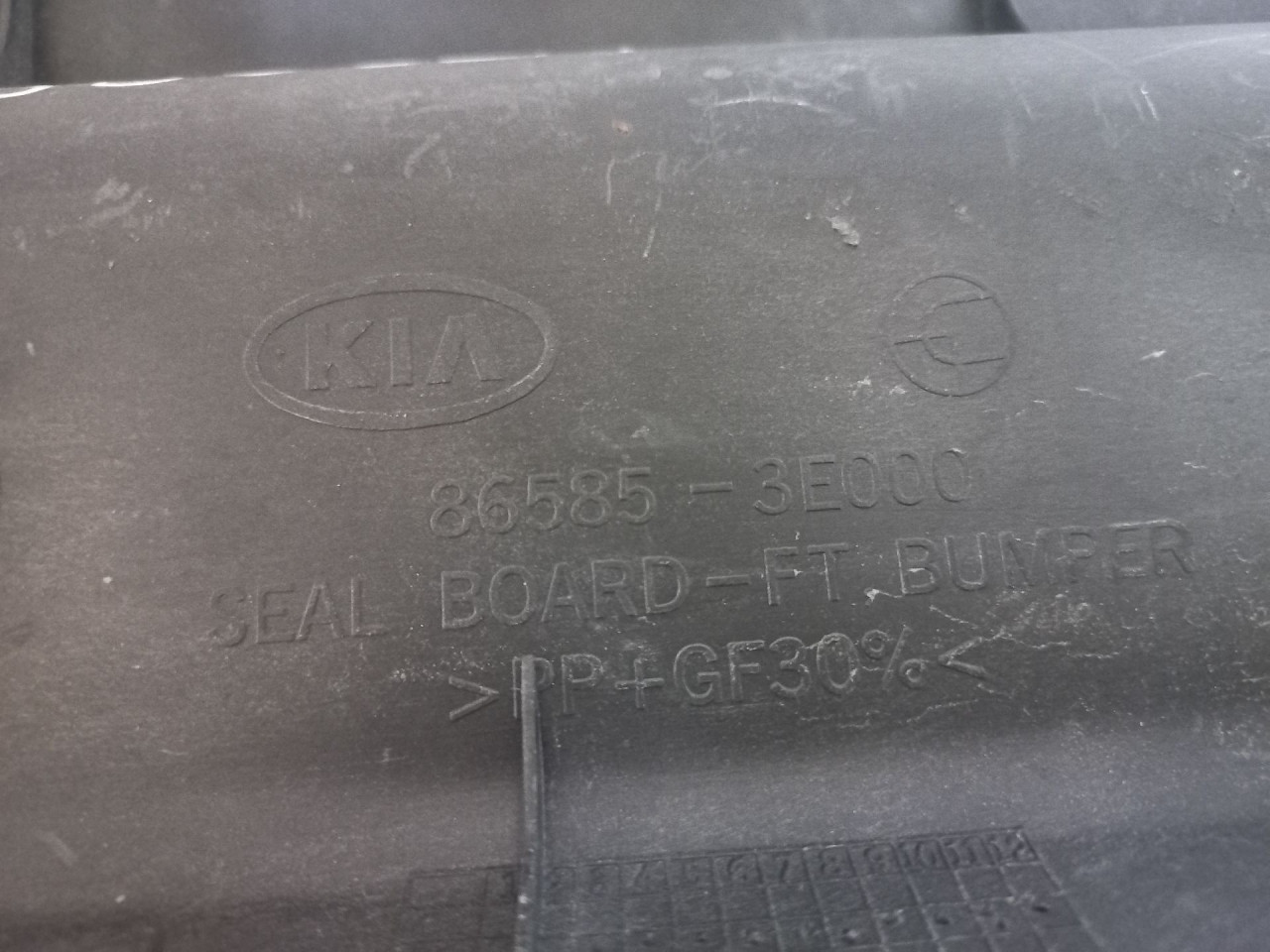 PLASTIKA BRANIKA KIA SORENTO > 02-06 865853E000