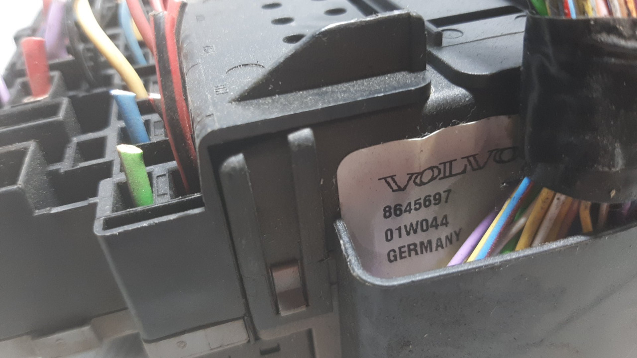 DIJELOVI ELEKTRONIKA MODUL VOLVO S70/V70 > 00-04 8645697