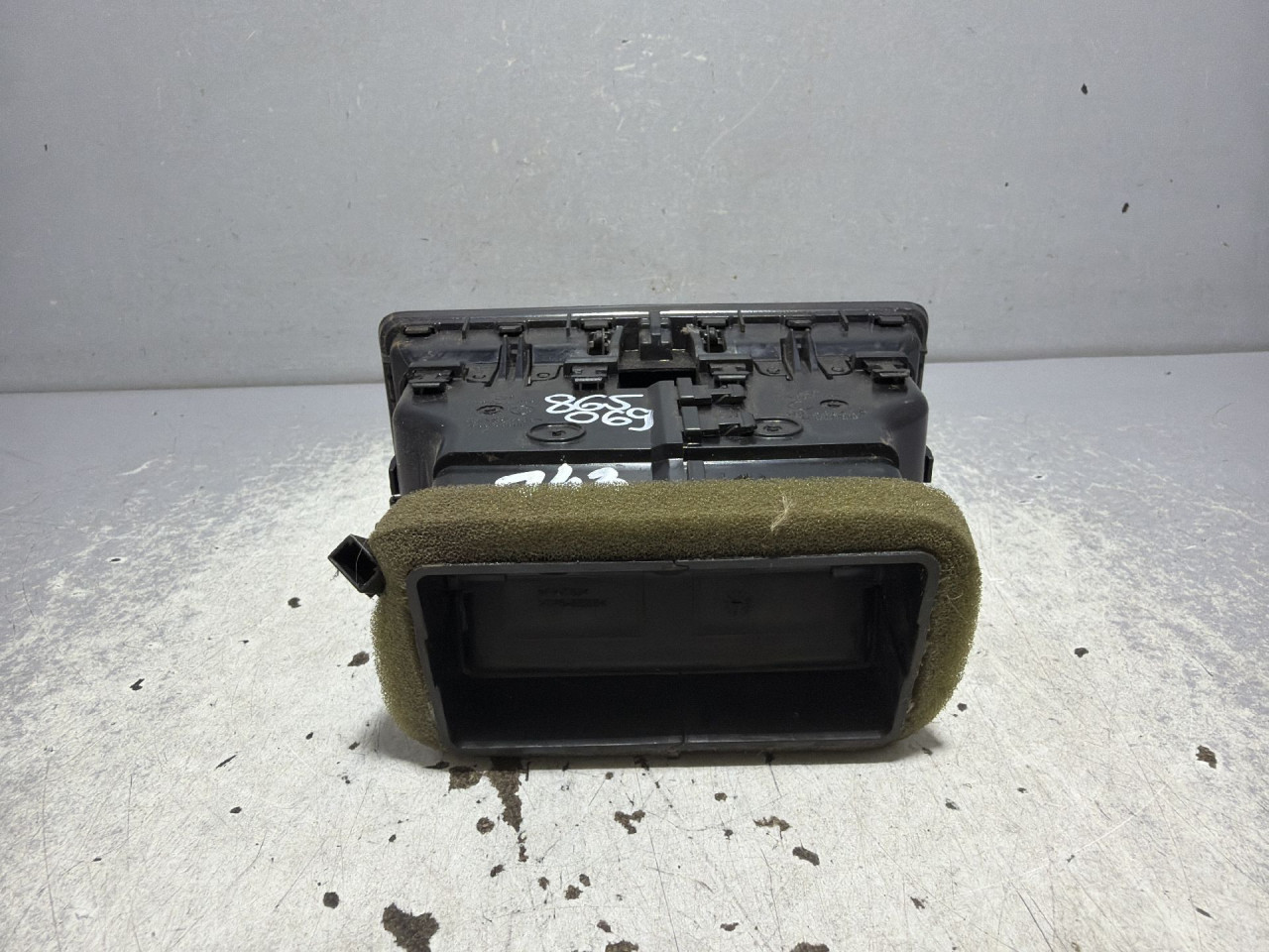 DIJELOVI RESETKA VENTILACIJE SKODA SUPERB > 19- 2.0 3V0819203A