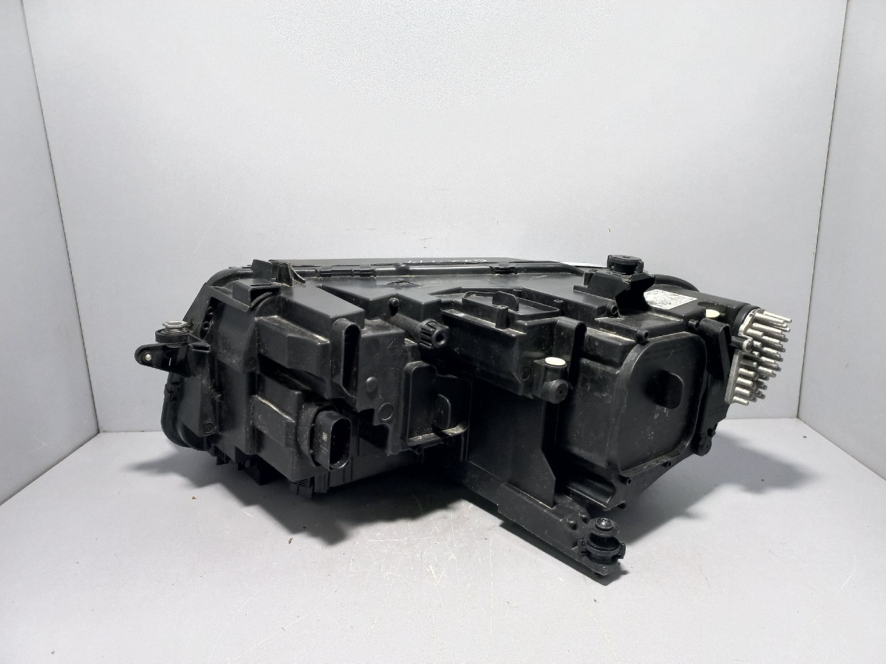 DIJELOVI FAR OSTECEN VW TIGUAN > 16-20 5NB941082D