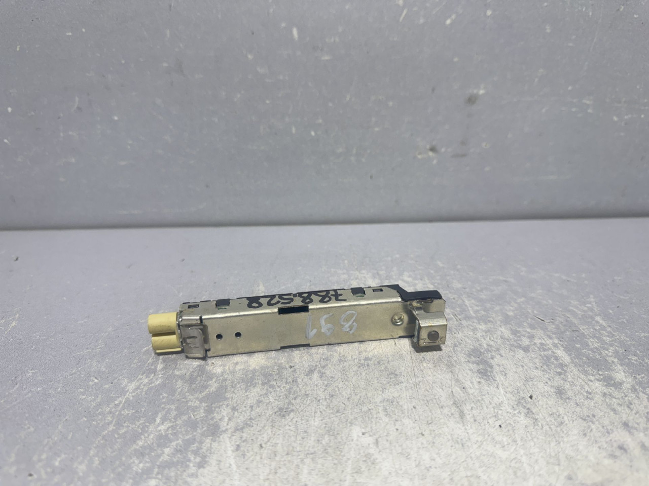 DIJELOVI ANTENA AUDI A3 (8Y) > 20 -  8Y4035225D